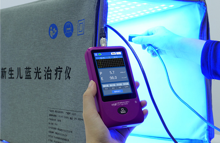 HT1935测量蓝光灯